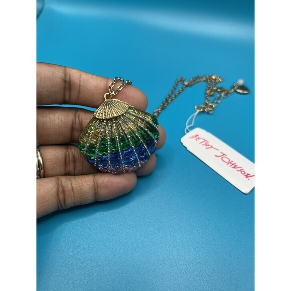 NWT Betsey Johnson Gold Tone Resin Glitter Rainbow Seashell Necklace - Picture 3 of 4